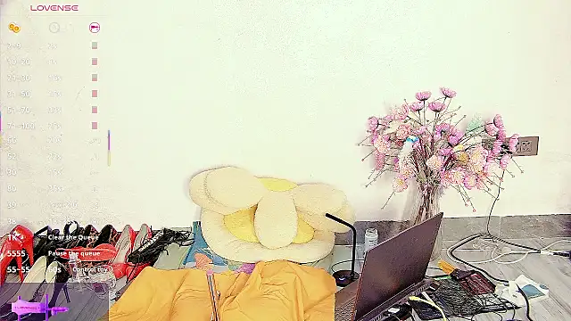 Snapshot of Solsken_ chatting on 10/10/25, 08:35 Solsken online show from 10/10/25, 08:35