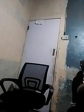 Snapshot of muffins2003 chatting on 12/19/25, 10:28 muffins2003 online show from 12/19/25, 10:28