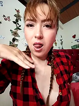 valery-lyma online show from 11/19/25, 04:45