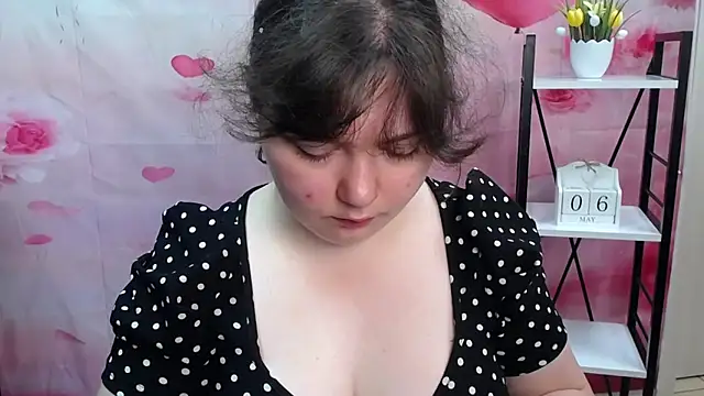 Snapshot of NeonilaLisova chatting on 05/07/26, 05:13 NeonilaLisova online show from 05/07/26, 05:13