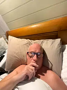 Snapshot of philefc chatting on 11/25/25, 10:10 philefc online show from 11/25/25, 10:10