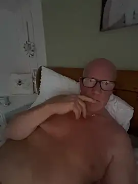 Snapshot of philefc chatting on 11/27/25, 12:07 philefc online show from 11/27/25, 12:07