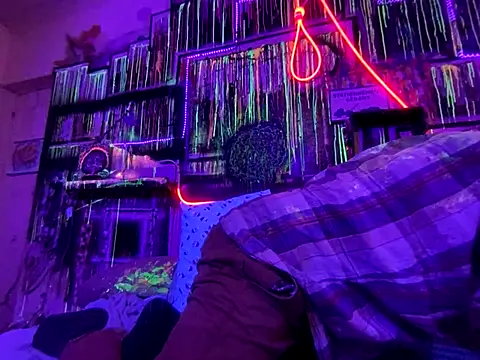 Snapshot of 3615-ULLA chatting on 10/25/25, 05:19 3615-ULLA online show from 10/25/25, 05:19