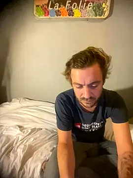 Snapshot of 3615-ULLA chatting on 11/05/25, 04:01 3615-ULLA online show from 11/05/25, 04:01