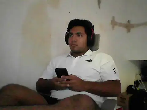 Snapshot of DCHOI_22 chatting on 10/25/25, 10:59 DCHOI 22 online show from 10/25/25, 10:59