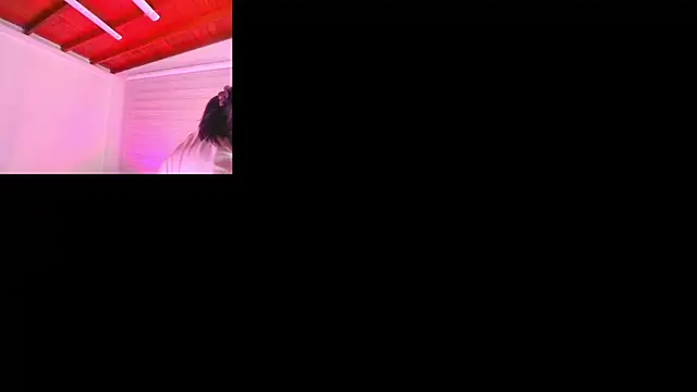 Snapshot of emma_madi chatting on 09/20/25, 11:55 emma madi online show from 09/20/25, 11:55