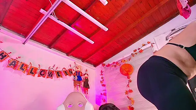 Snapshot of emma_madi chatting on 10/15/25, 11:54 emma madi online show from 10/15/25, 11:54