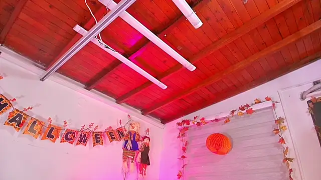 Snapshot of emma_madi chatting on 10/18/25, 12:06 emma madi online show from 10/18/25, 12:06