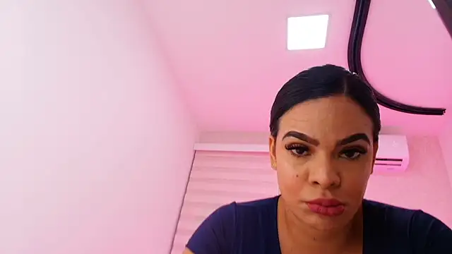 Snapshot of emma_madi chatting on 11/04/25, 11:53 emma madi online show from 11/04/25, 11:53