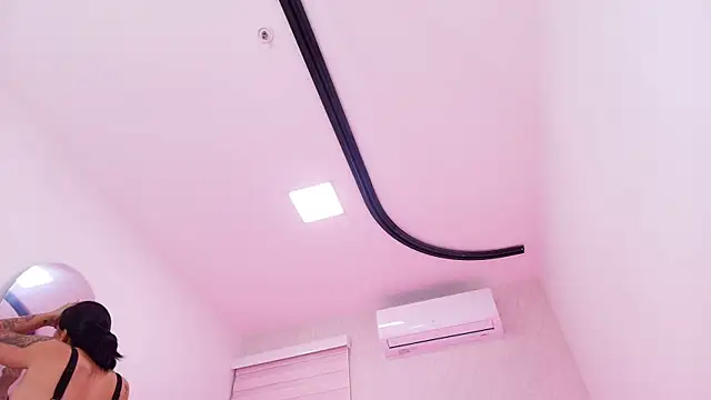 Snapshot of emma_madi chatting on 11/24/25, 11:54 emma madi online show from 11/24/25, 11:54