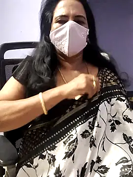 mallu-lover online show from 11/17/25, 11:43