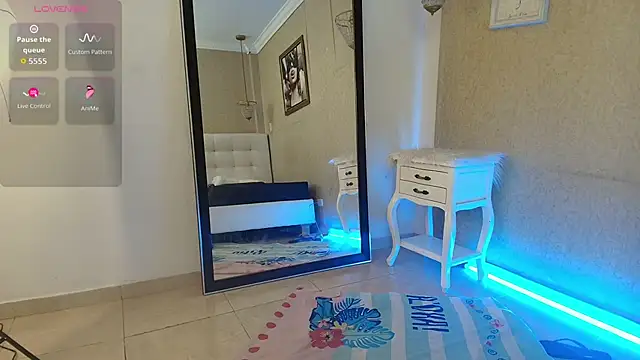 Miladiosa online show from 10/26/25, 12:11