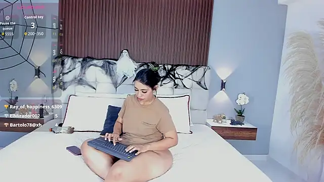 Snapshot of Anny_mayyer chatting on 10/24/25, 02:13 Anny mayyer online show from 10/24/25, 02:13