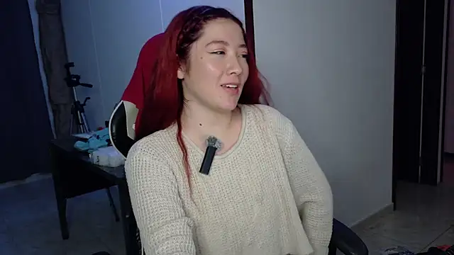 Snapshot of lunnaa_ chatting on 10/23/25, 02:55 lunnaa online show from 10/23/25, 02:55