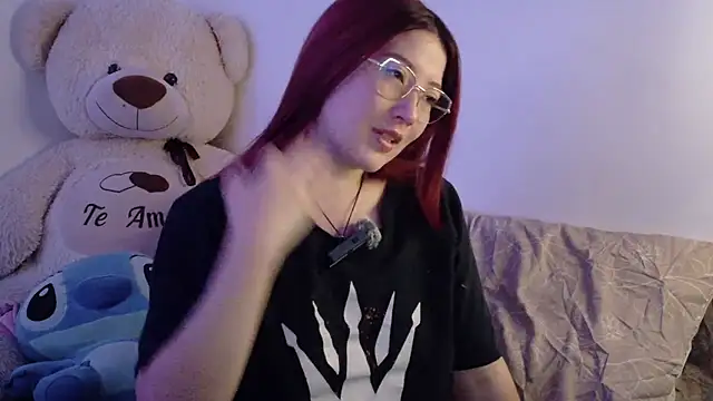 Snapshot of lunnaa_ chatting on 11/29/25, 05:43 lunnaa online show from 11/29/25, 05:43