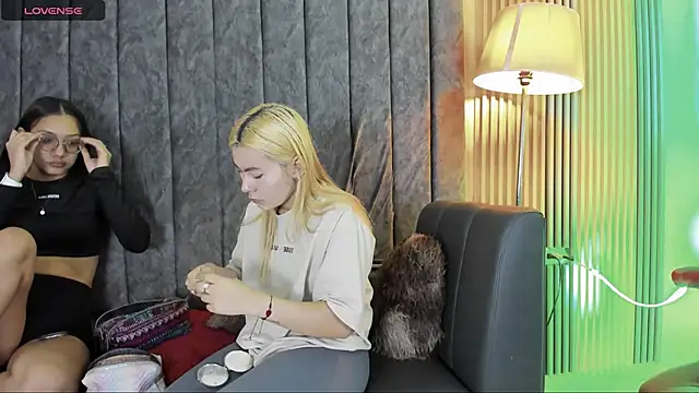 Snapshot of rubby_lux chatting on 11/20/25, 12:49 rubby lux online show from 11/20/25, 12:49