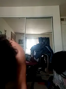 SimoneSays online show from 04/15/26, 07:43