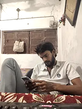 yashuuuu021 online show from 10/22/25, 04:29