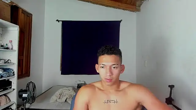 Snapshot of JuanchiT66 chatting on 10/20/25, 07:42 JuanchiT66 online show from 10/20/25, 07:42