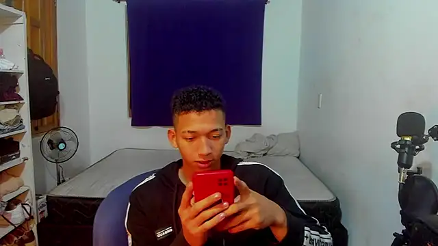 Snapshot of JuanchiT66 chatting on 10/22/25, 02:56 JuanchiT66 online show from 10/22/25, 02:56