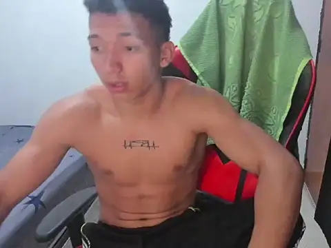 Snapshot of JuanchiT66 chatting on 12/14/25, 05:35 JuanchiT66 online show from 12/14/25, 05:35