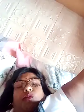 Snapshot of mileesha chatting on 12/25/24, 11:33 mileesha online show from 12/25/24, 11:33