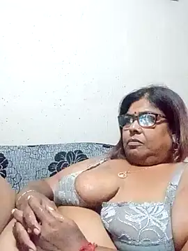 Snapshot of mileesha chatting on 10/23/25, 08:18 mileesha online show from 10/23/25, 08:18