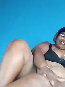 Snapshot of mileesha chatting on 10/29/25, 03:14 mileesha online show from 10/29/25, 03:14