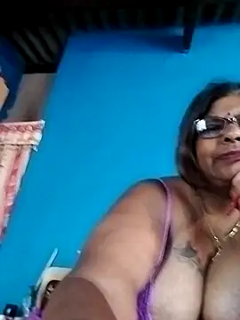 Snapshot of mileesha chatting on 10/30/25, 07:43 mileesha online show from 10/30/25, 07:43