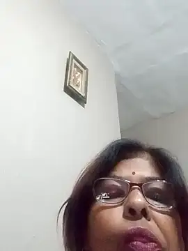 Snapshot of mileesha chatting on 11/20/25, 06:29 mileesha online show from 11/20/25, 06:29