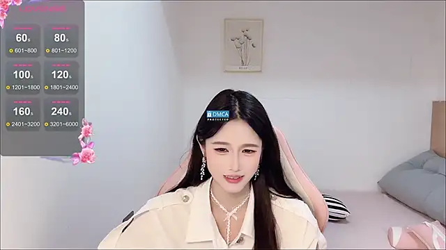 Snapshot of R_R6 chatting on 10/14/25, 09:21 R R6 online show from 10/14/25, 09:21