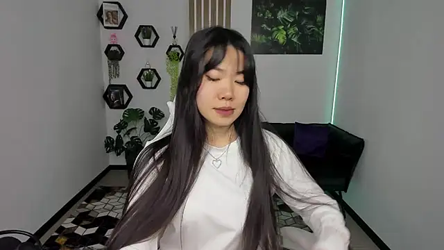 LunaPurrr online show from 11/15/25, 01:14