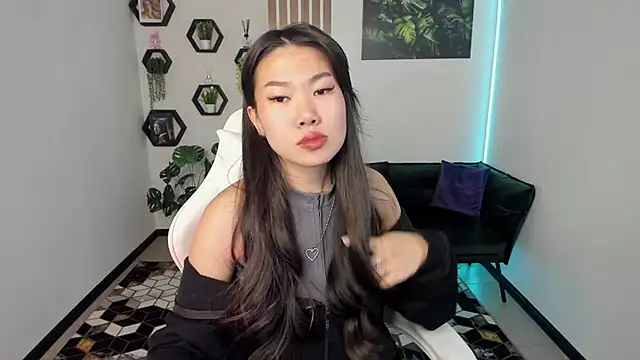 LunaPurrr online show from 11/28/25, 11:18