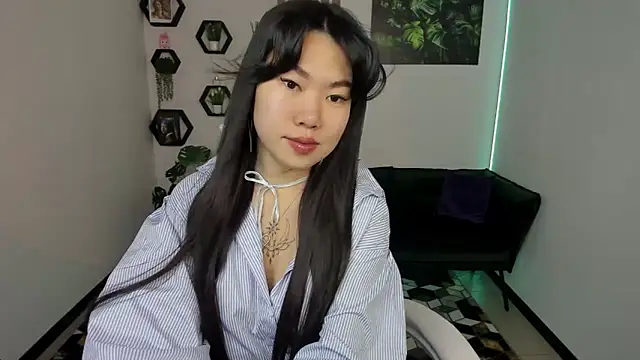 LunaPurrr online show from 12/02/25, 01:11