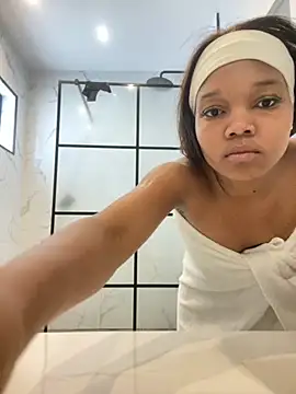 Snapshot of BaddestAss22 chatting on 09/28/25, 09:03 BaddestAss22 online show from 09/28/25, 09:03