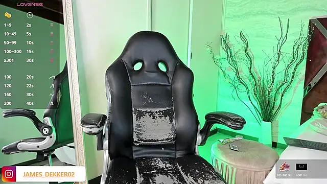 Snapshot of JamesDeker chatting on 09/12/25, 08:09 JamesDeker online show from 09/12/25, 08:09