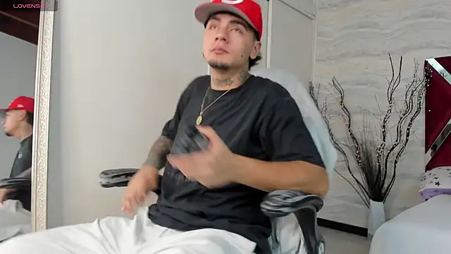 Snapshot of JamesDeker chatting on 09/22/25, 07:16 JamesDeker online show from 09/22/25, 07:16