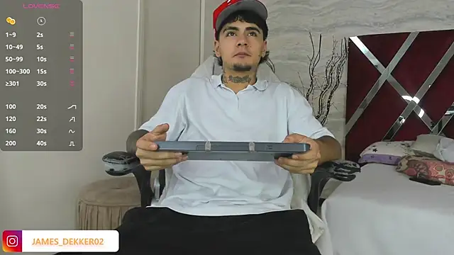 Snapshot of JamesDeker chatting on 09/26/25, 08:13 JamesDeker online show from 09/26/25, 08:13