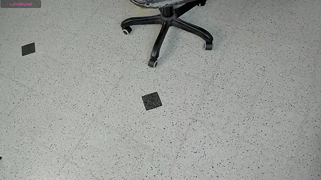 Snapshot of JamesDeker chatting on 10/22/25, 08:08 JamesDeker online show from 10/22/25, 08:08