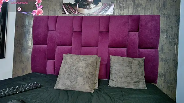 Snapshot of sophiasweet__1 chatting on 10/07/25, 12:24 sophiasweet 1 online show from 10/07/25, 12:24