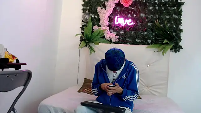 Snapshot of iam_lukas__ chatting on 09/25/25, 02:04 iam lukas online show from 09/25/25, 02:04