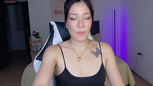 Eliih 01 online show from 10/21/25, 03:18