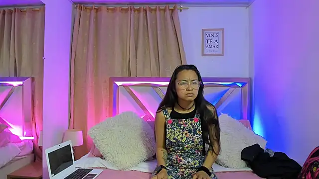 bravepetunia online show from 10/17/25, 12:19