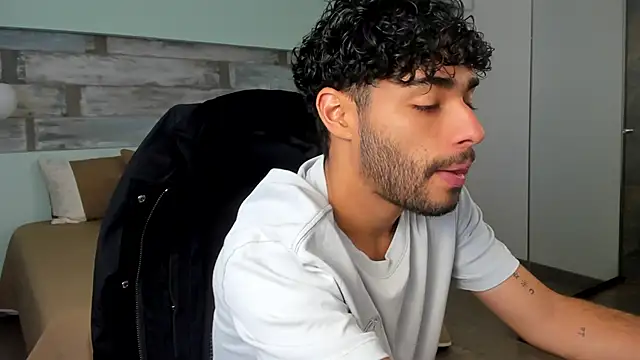 RaphaelDufort online show from 12/15/25, 05:28