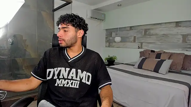 RaphaelDufort online show from 12/17/25, 05:41