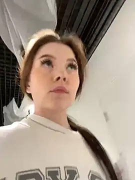 Snapshot of Wanda_Wild chatting on 10/31/25, 04:41 Wanda Wild online show from 10/31/25, 04:41