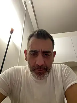 Snapshot of Skizzo6980 chatting on 02/15/26, 02:08 Skizzo6980 online show from 02/15/26, 02:08