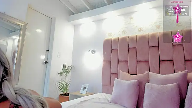 Snapshot of aishathornee chatting on 09/24/25, 09:51 aishathornee online show from 09/24/25, 09:51