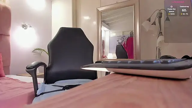 Snapshot of aishathornee chatting on 10/22/25, 09:25 aishathornee online show from 10/22/25, 09:25