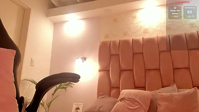 aishathornee online show from 01/18/26, 01:15